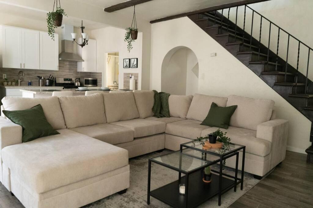 Spacious 2-Bedroom Unit In Hollywood Лос Анджелис Екстериор снимка