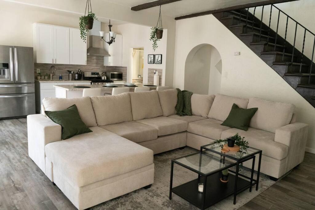 Spacious 2-Bedroom Unit In Hollywood Лос Анджелис Екстериор снимка